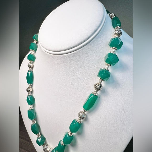 GREEN QUARTZ NECKLACE - Picture 4 of 11